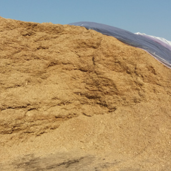 Pe folija crno-bela 8000x140mic nam dolazi od renomiranog protizvođača vrhunskih folija sa Krita.  Maksimalna sigurnost silaže sa folijama napravljenim od vrhunskog materijala.Zaštita i sigurnost silaže su uvek bili prioritet za Kritfil. Kritis folije za silažu napravljene od najsavremenijeg materijala pružaju maksimalnu sigurnost i pouzdanost. Jedini postižu potrebnu higijenu i čistoću kako bi sprečili kontaminaciju silaže. Pružaju najviši kvalitet i maksimalnu održivost. PLASTIKA KRITIS je postala sinonim za kvalitet i inovativnost u silažnim folijama. Kompanija je razvila nova rešenja koja nude veću sigurnost, bolje očuvanje stočne hrane i veći profit poljoprivredniku. Pe folija crno-bela 8000x140mic je samo jedna od visoko kvalitetnih folija fabrike Kritis.